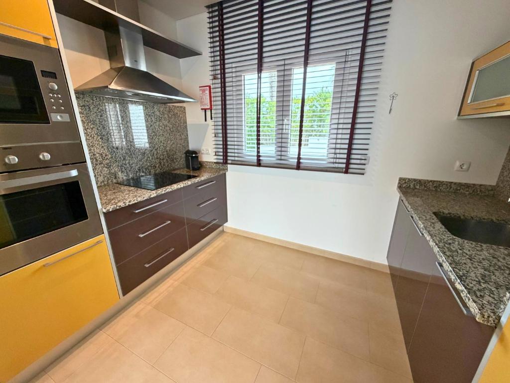 Pine Tree Seaside Apartments 500m to Beach - 4