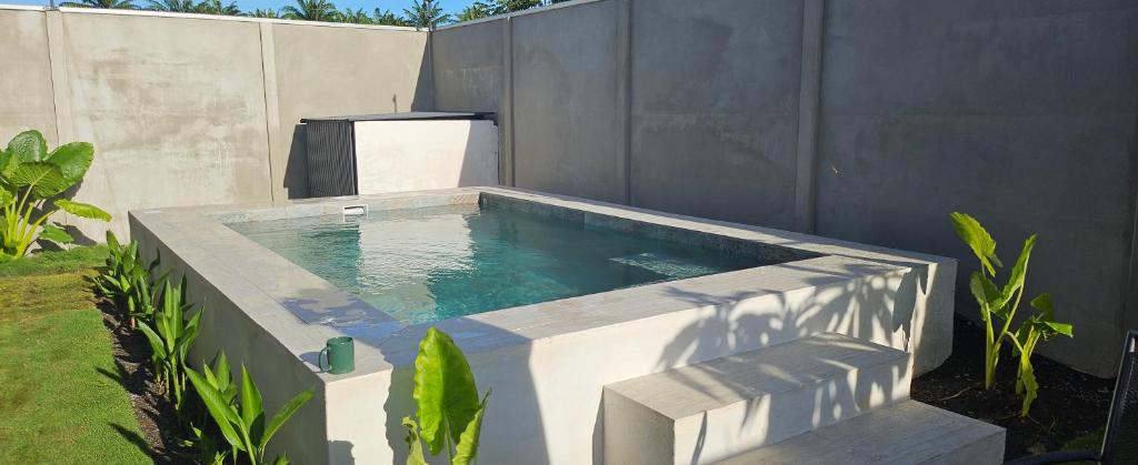 a swimming pool in the backyard of a house at Nuevo Leones, #50 in Parrita