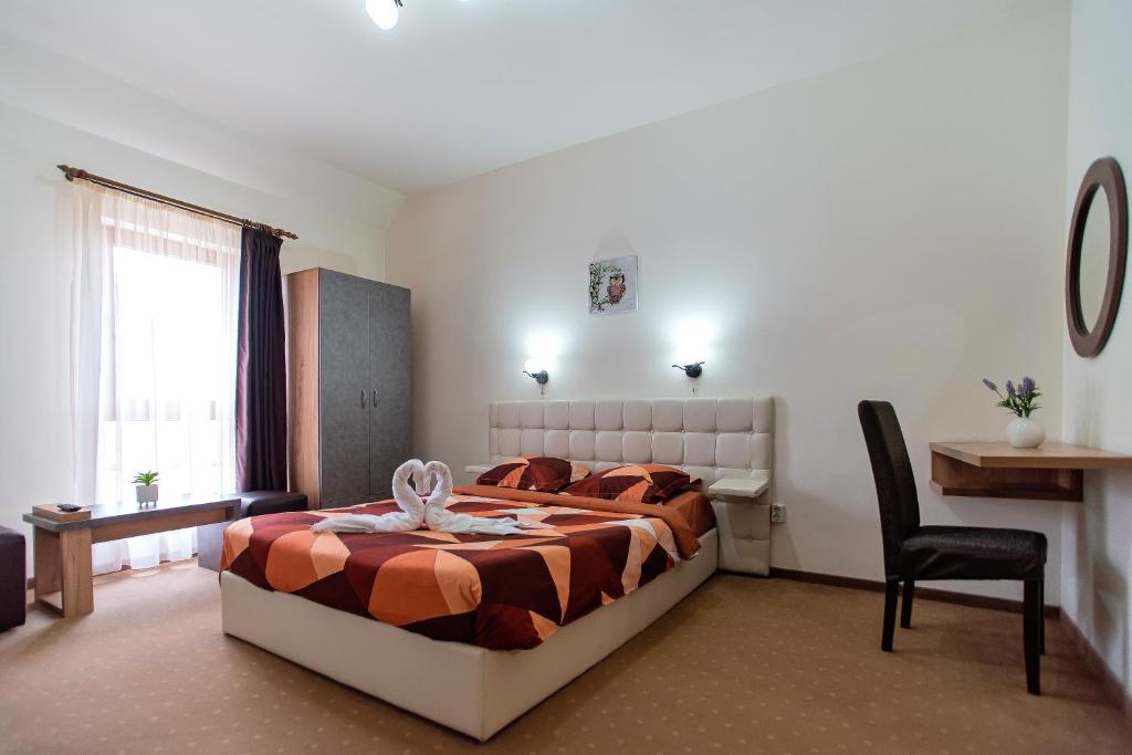 En eller flere senge i et værelse på Pensiunea Diadis