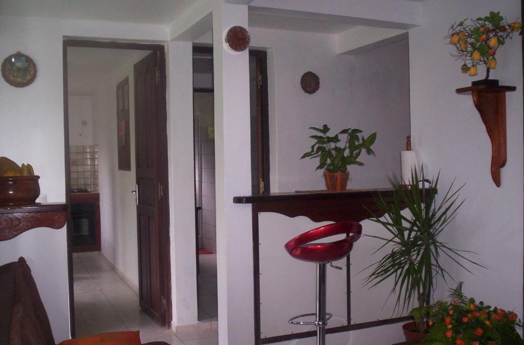 a living room with a red stool in a room at Kaz A Ti Jo in Petit-Bourg