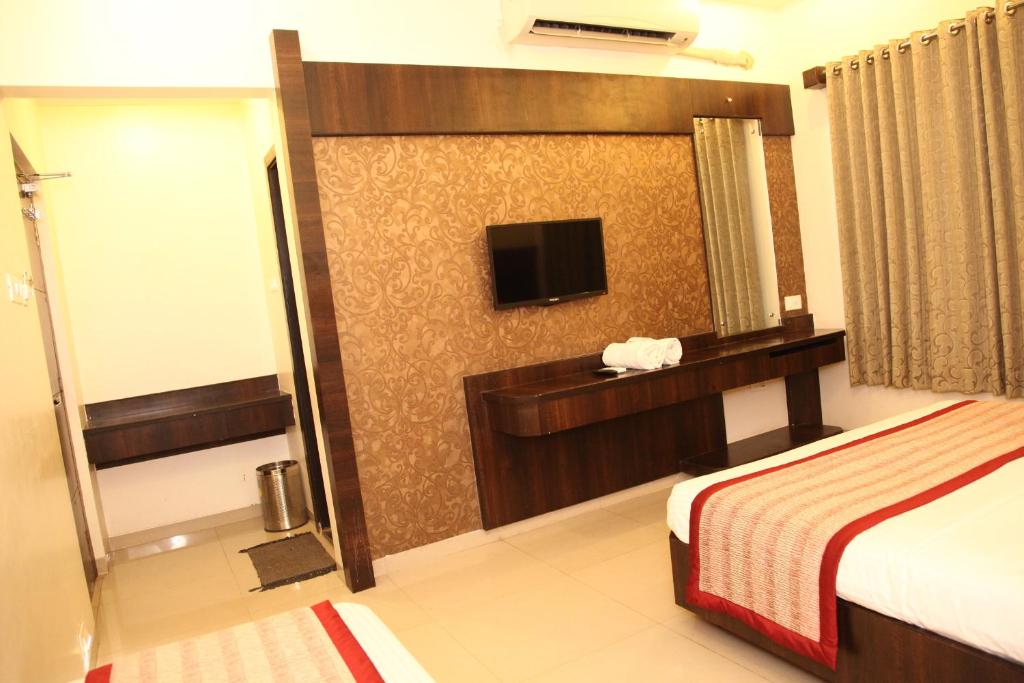 Postel nebo postele na pokoji v ubytování Hotel Sai Ramanand