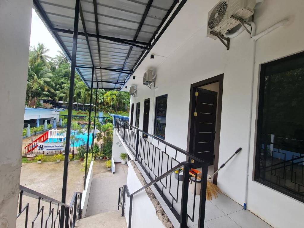 Hideaways Restobar and Resort photo