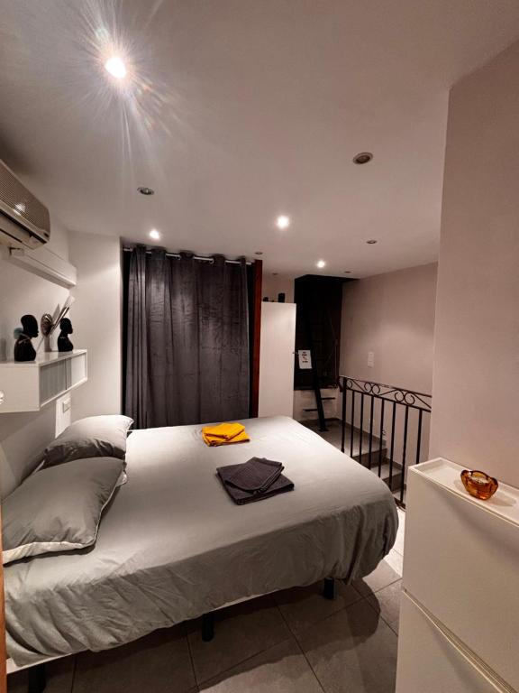 Giường trong phòng chung tại Typique cabanon familial