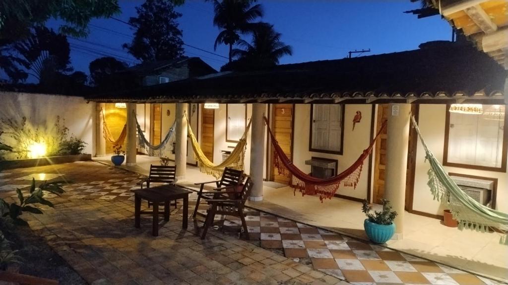 En terrasse eller udendørsområde på Pousada Vista Bela