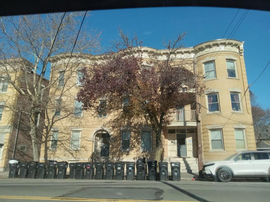 a building with a car parked in front of it at Shared Salem Apt for staying in a bed in Salem