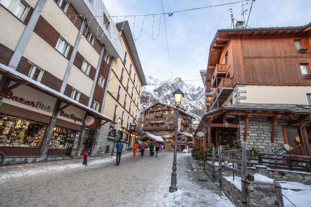a street in a town with buildings and a mountain at Ski Gate - Main Street by Cervino View Experience in Breuil-Cervinia