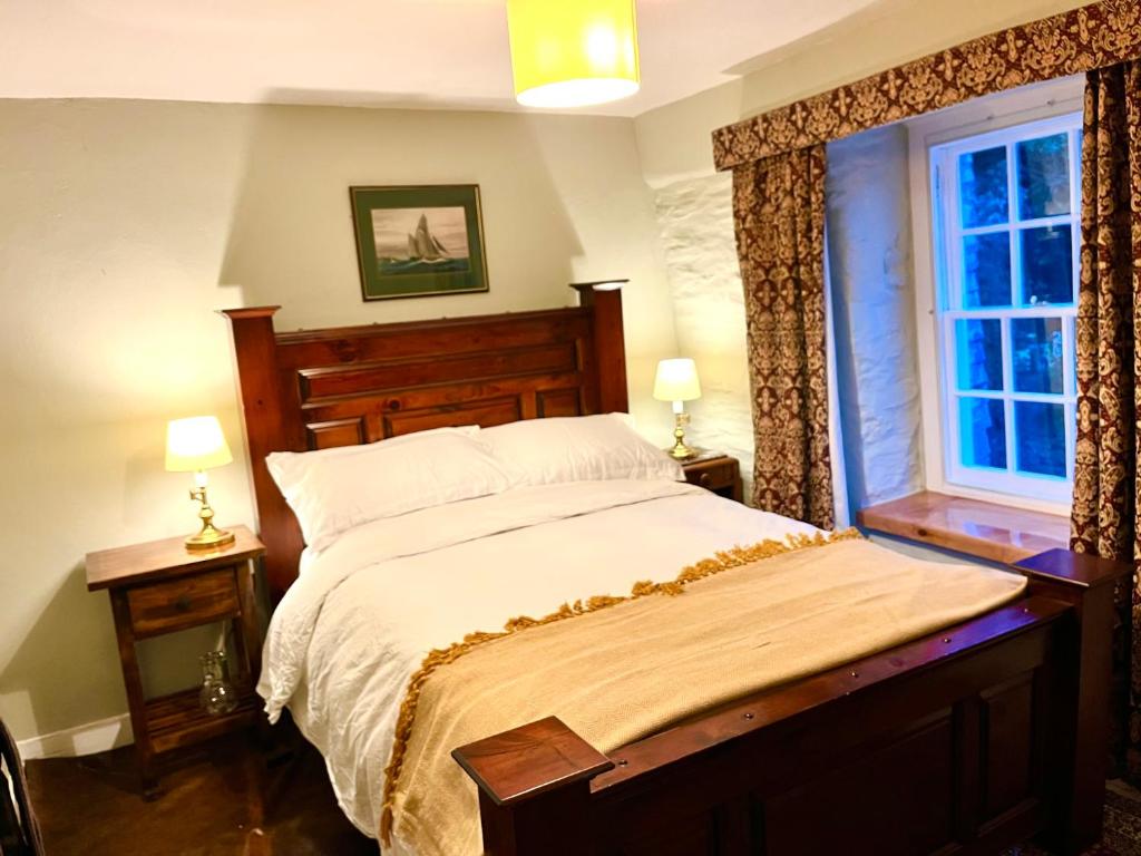 Postel nebo postele na pokoji v ubytování Country cottage in town