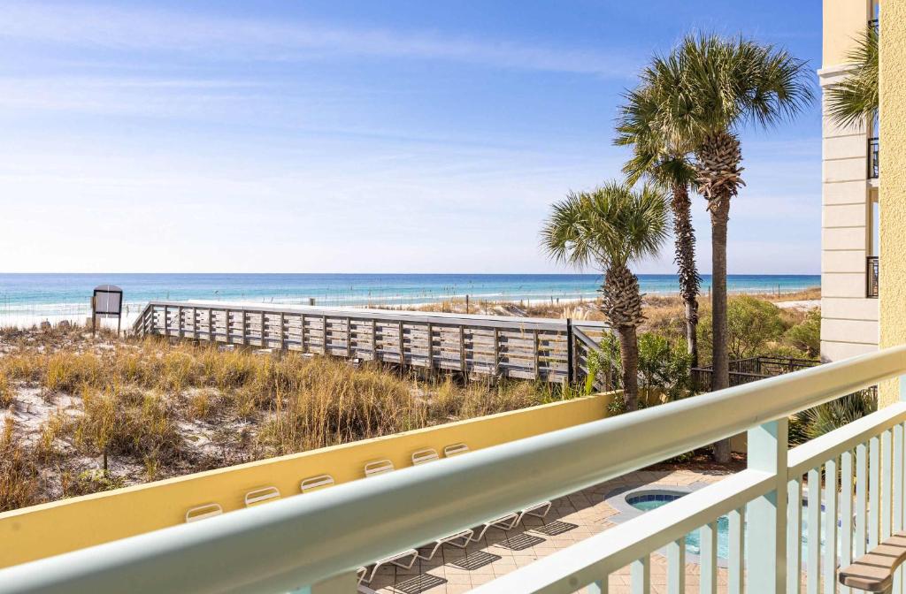 Pelican Isle 116 Gulf Front 1 BR 2 BA, Destin, FL