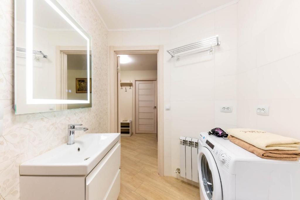 Luxury 2-Room Apartment - City Center, 2nd Floor фото 3