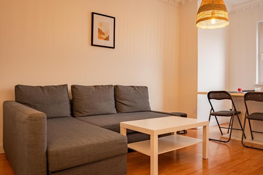 Posezení v ubytování Luxus Apartment im Goetheviertel mit Badewanne, Regendusche WLAN uvm