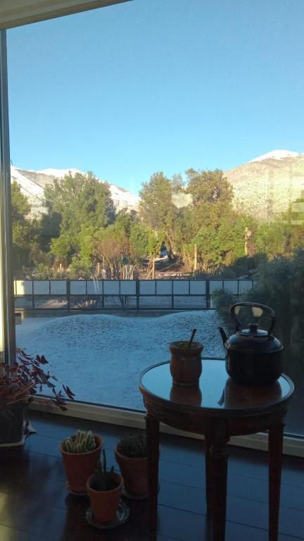 a room with a table and a view of a pool at Casa Towanda in San Carlos de Bariloche