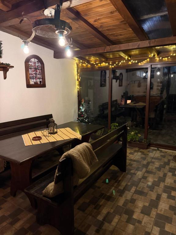 Een zitgedeelte bij Apartment Hristina