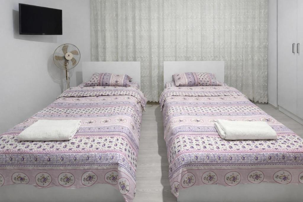 two beds with pillows in a room at Dr Aslan Apart Hotel in Esenboga