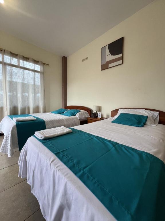 Giường trong phòng chung tại Hotel Casa Cascada