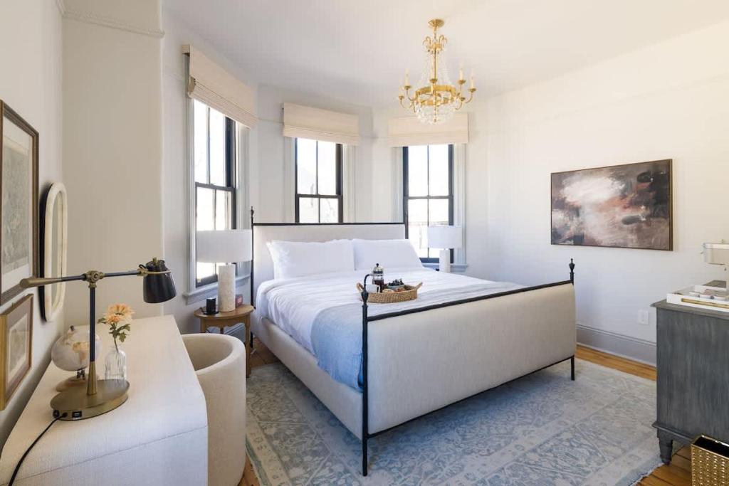 Photo inspiration: Elegant Luxury Suite In Downtown Newport Newport Updated Prices 2026 Photo Inspiration