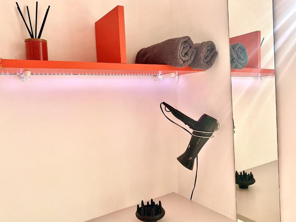 Central Private En-Suite with Balcony in shared residence - 9