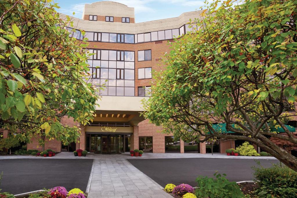 30 Dreamy Hotels Near University of Rochester 40 Woodcliff Hotel and Spa image