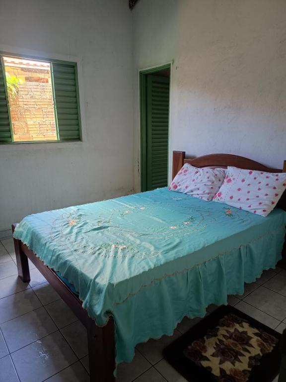 Giường trong phòng chung tại Casa de Hóspedes em Cavalcante Goiás