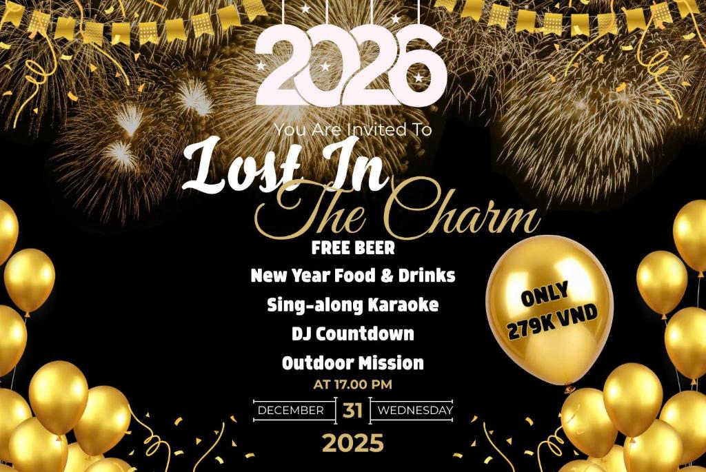 河内Little Charm Hanoi Hostel的一张带有气球和证书的派对海报