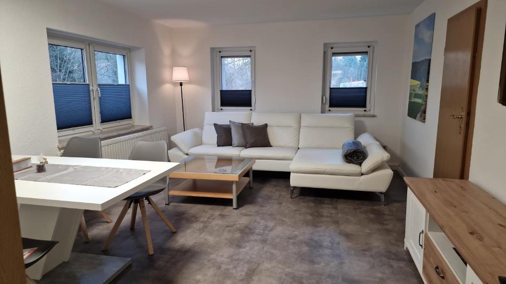 a living room with a couch and a table at Ferienhaus am Mühlgrundbach in Schöna