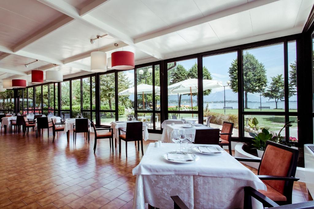 Restaurace v ubytování Hotel Stella del Benaco