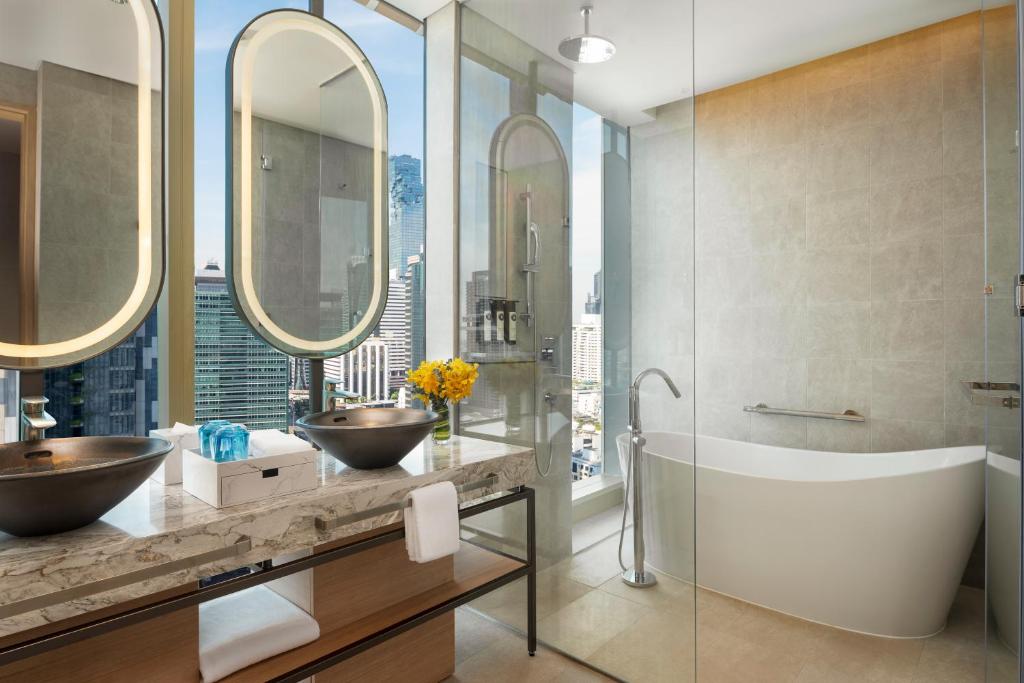 Grand Nikko Bangkok Sathorn - Premier Corner King Room