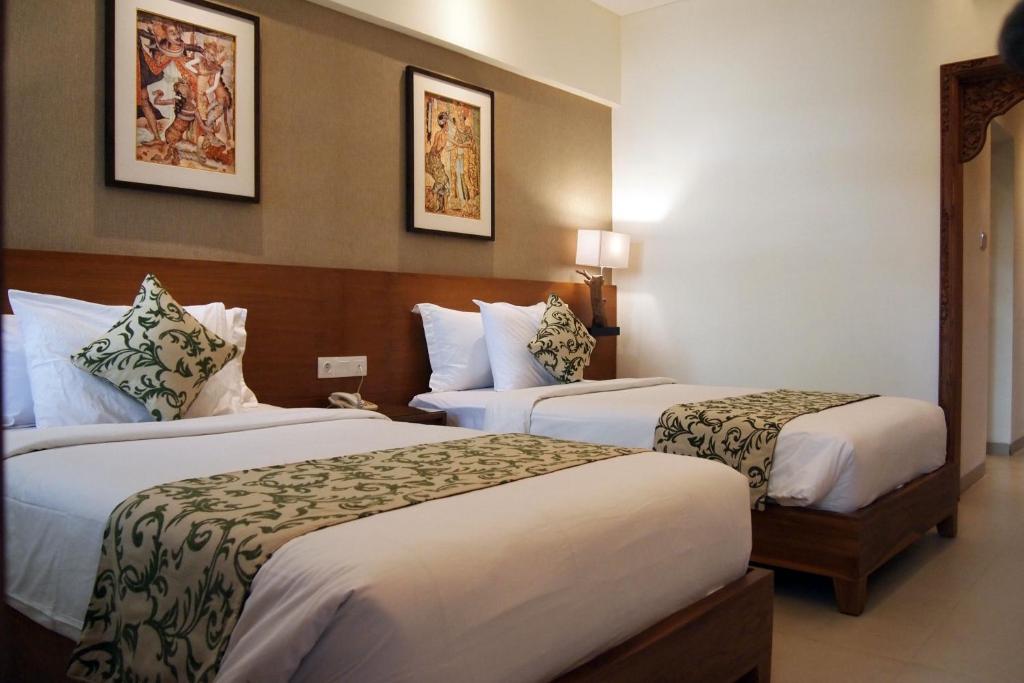 Giường trong phòng chung tại Yulia Village Inn Ubud