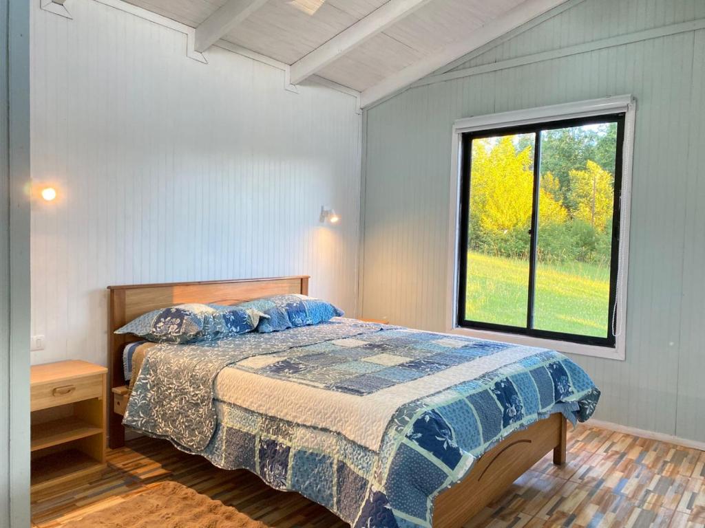 Postel nebo postele na pokoji v ubytování Cabaña playa Chauquen, Panguipulli