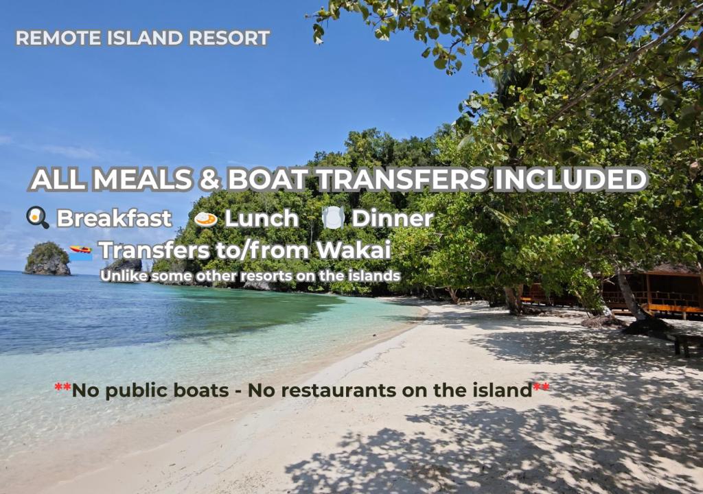 Ein Strand mit einem Schild, auf dem steht: Alle Mahlzeiten und Bootstransfers inklusive in der Unterkunft Harmony Bay Resort and Dive Center in Wakai