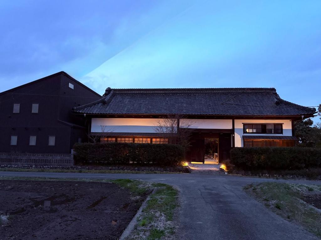 Budova, kde se vila nachází