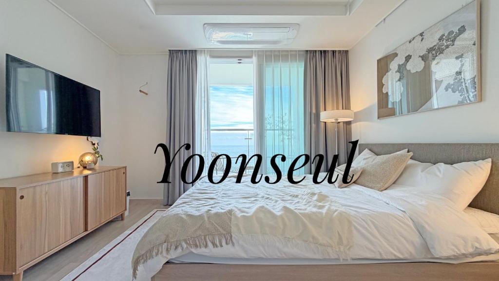 Postel nebo postele na pokoji v ubytování 윤슬 스테이-슬