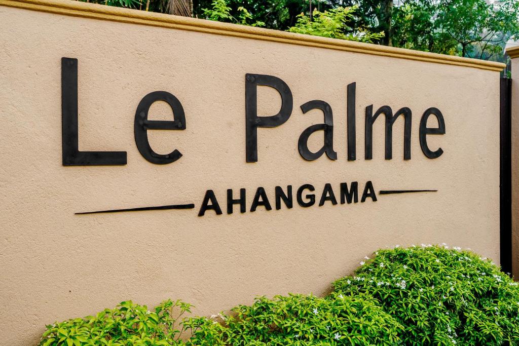 een bord voor het La Palme Alhambra bij Le Palme Ahangama in Ahangama
