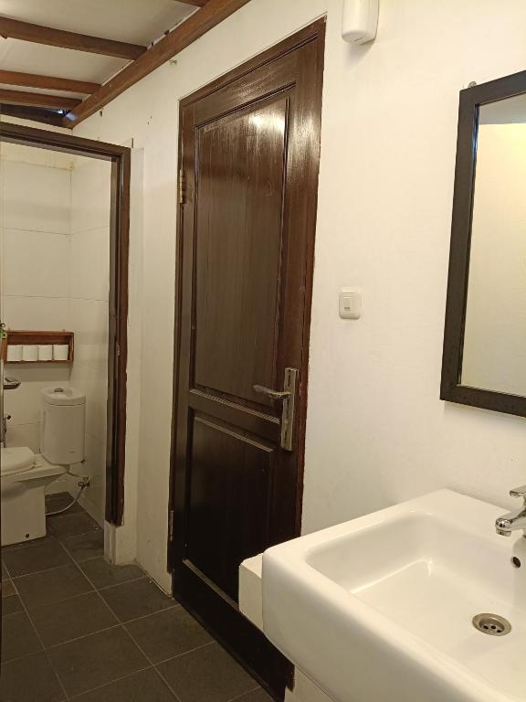 Gili Beach Bum Hostel - 18