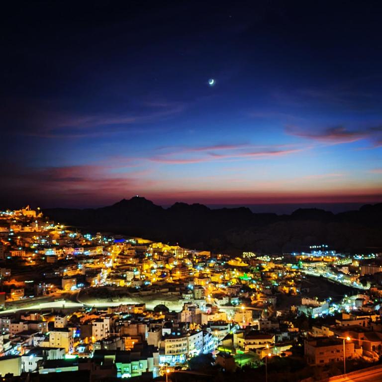 Nespecifikovaný výhled na hory nebo výhled na hory při pohledu z hotelu