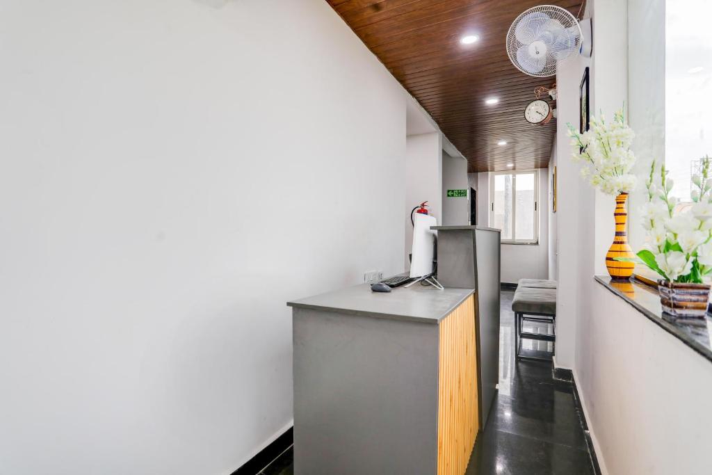 Køkken eller tekøkken på Super Collection O De Alphabet Hotel