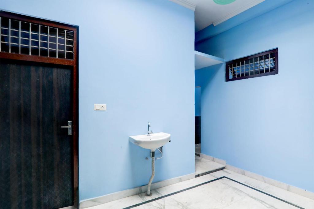 Foto dalla galleria di Hotel O ARYA PARADISE HOTEL a Sarāi Ajitmal