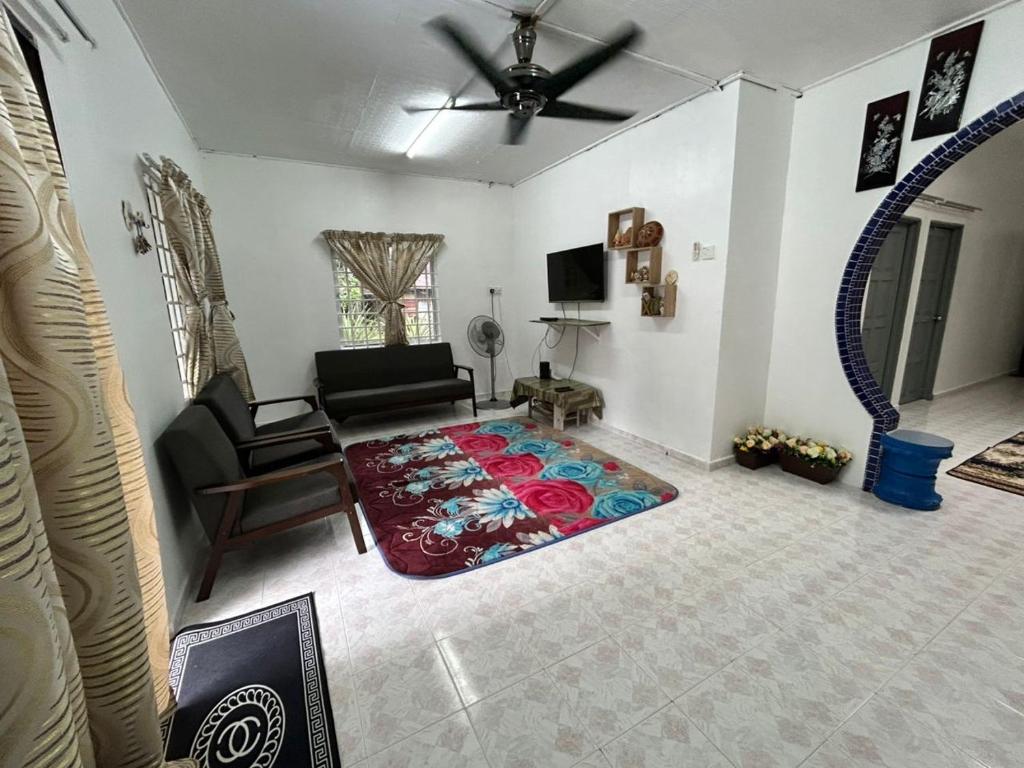 Et tv og/eller underholdning på BB Bahau Homestay