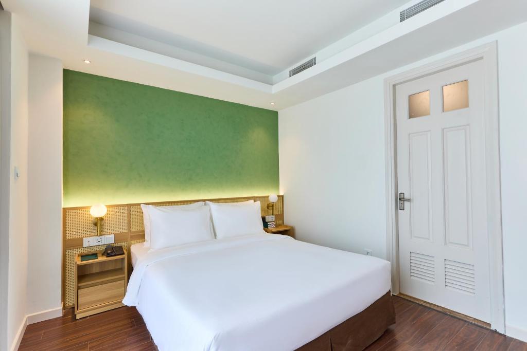 Phòng Deluxe Giường Đôi Có Ban Công