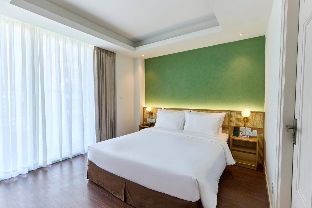 Phòng Deluxe Giường Đôi Có Ban Công