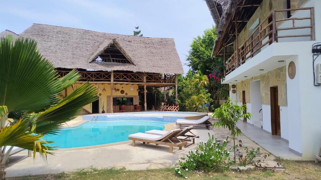 Hồ bơi trong/gần Bush Paradise Kiwengwa