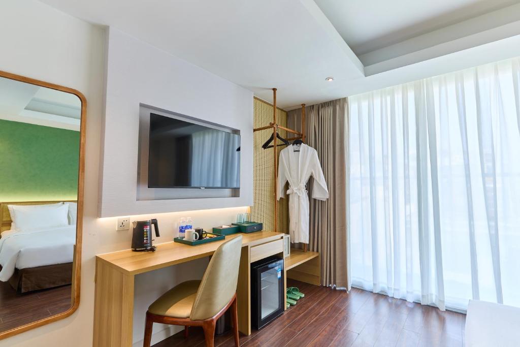 Phòng Deluxe Giường Đôi Có Ban Công