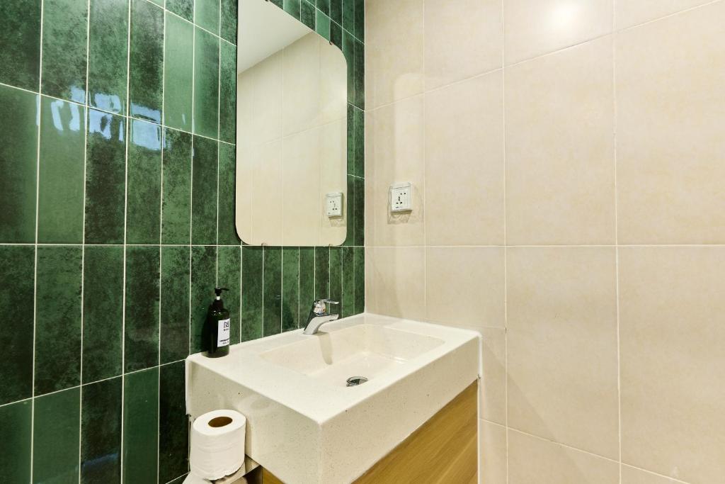 Phòng Deluxe Giường Đôi Có Ban Công