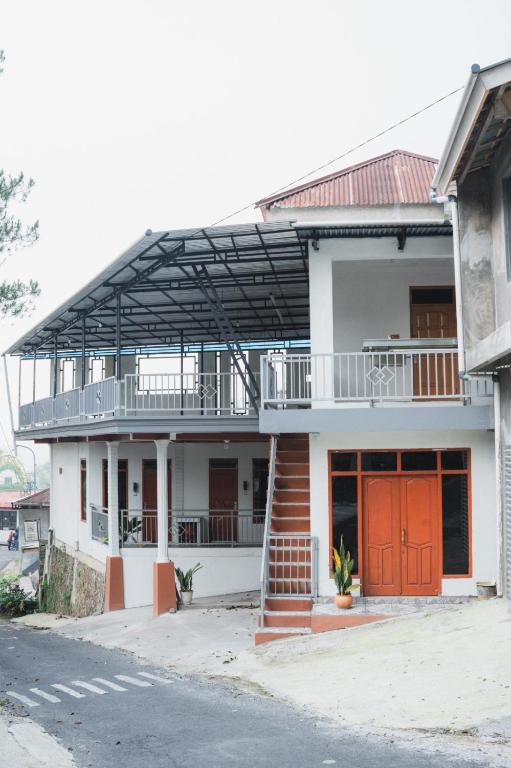 a house with a metal roof on a street at Sutedjo Telaga bedakah in Bedakah