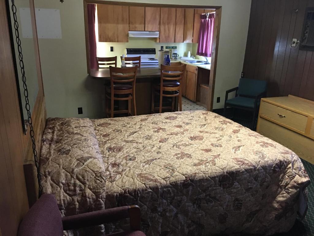 Kuchyň nebo kuchyňský kout v ubytování Umatilla Inn & Suites
