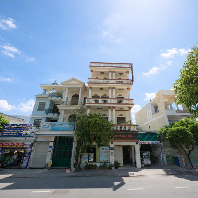 Tòa nhà nơi khách sạn tọa lạc