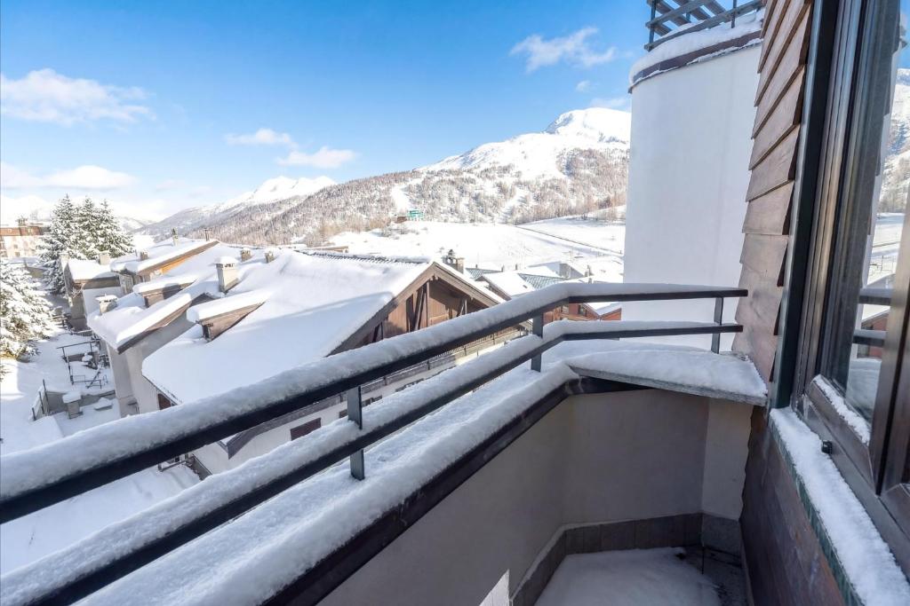 En generel udsigt til bjerge eller udsigt til bjerge taget fra lejligheden