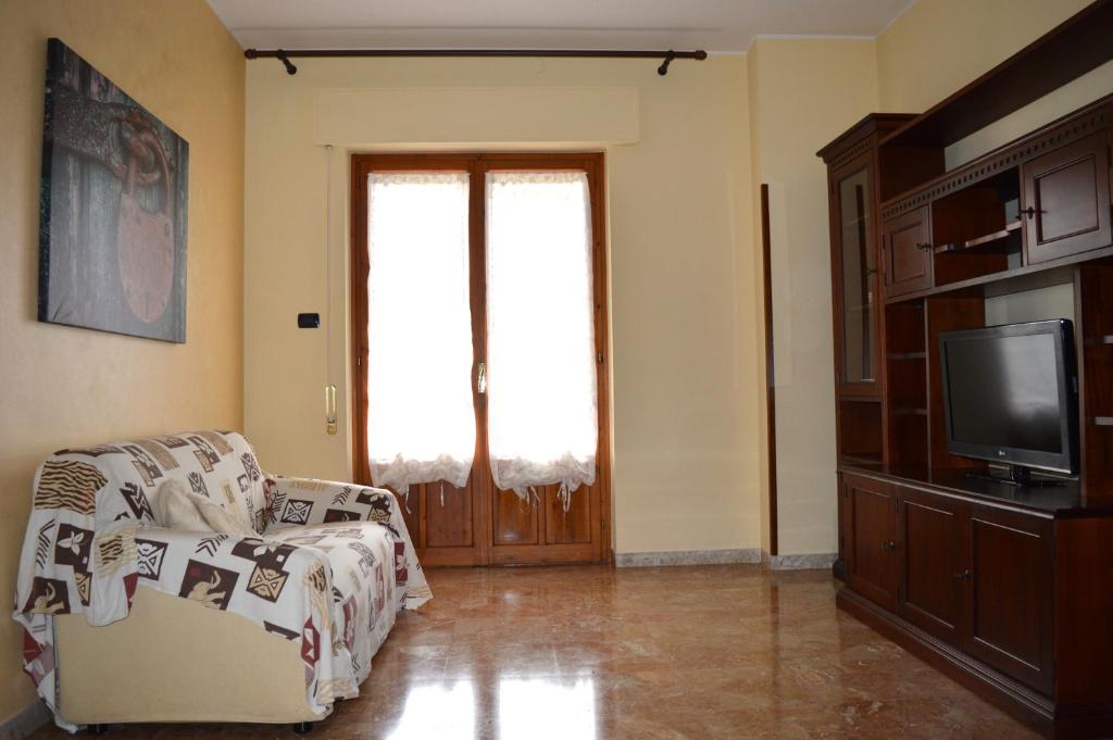 TV a/nebo společenská místnost v ubytování Homiday - Appartamento Sant'Agnese