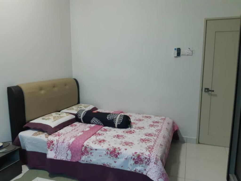 a bed with pillows on it in a bedroom at 132-A, JHC Homestay Puncak in Kampung Bota Kiri