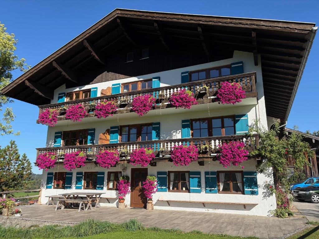 a building with pink flowers on the balconies at Summererhof Hausham in Hausham