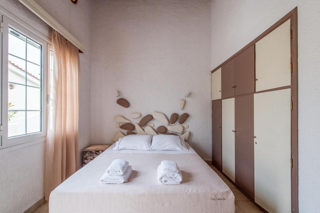 Posteľ alebo postele v izbe v ubytovaní Koroni Village
